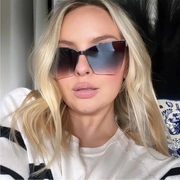 Meet your Posher, Sarah - Picture 1 of 1